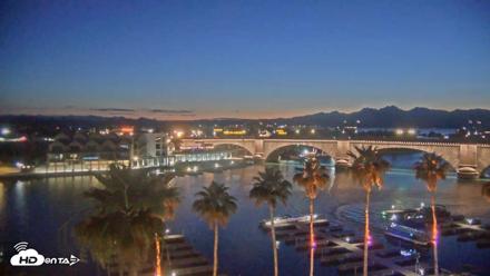 Lake Havasu London Bridge Live Webcam - May 5, 2026, 8:08pm MST