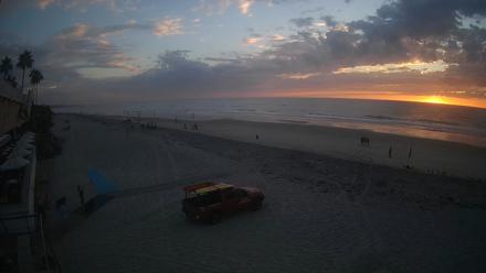 17th St. Del Mar Beach - 4K SW Live Webcam - Oct 9, 2025, 6:13pm PDT