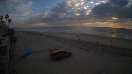 17th St. Del Mar Beach - 4K SW Live Webcam - Oct 9, 2025, 5:39pm PDT