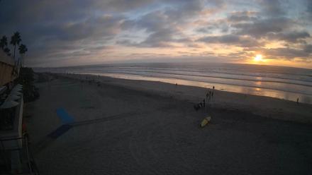 17th St. Del Mar Beach - 4K SW Live Webcam - Oct 25, 2025, 5:52pm PDT