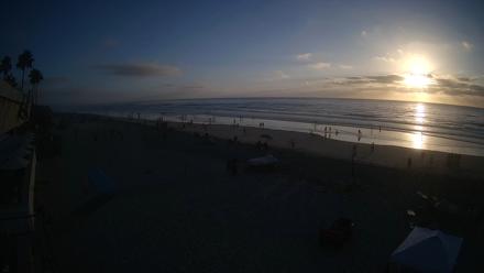 17th St. Del Mar Beach - 4K SW Live Webcam - Oct 11, 2025, 5:54pm PDT