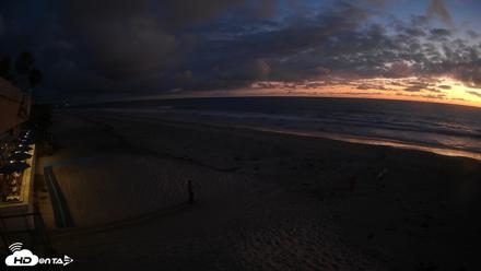 17th St. Del Mar Beach - 4K SW Live Webcam - Apr 21, 2026, 7:49pm PDT