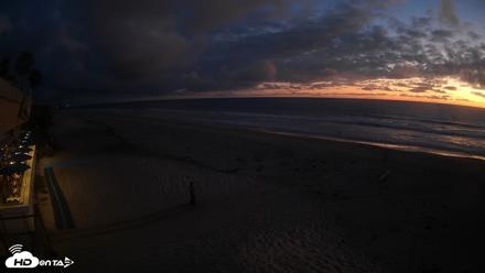 17th St. Del Mar Beach - 4K SW Live Webcam - Apr 21, 2026, 7:49pm PDT