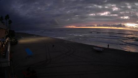 17th St. Del Mar Beach - 4K SW Live Webcam - Oct 14, 2025, 6:36pm PDT