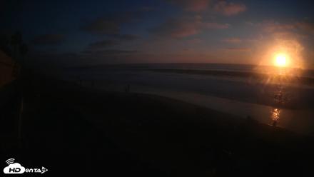 17th St. Del Mar Beach - 4K SW Live Webcam - Oct 9, 2026, 6:12pm PDT