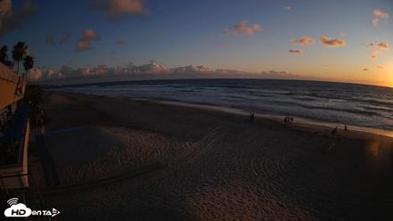 17th St. Del Mar Beach - 4K SW Live Webcam - Apr 13, 2026, 7:09pm PDT