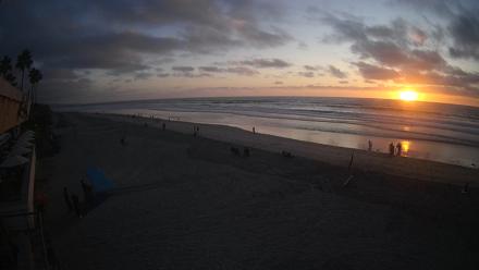 17th St. Del Mar Beach - 4K SW Live Webcam - Oct 22, 2025, 6:03pm PDT