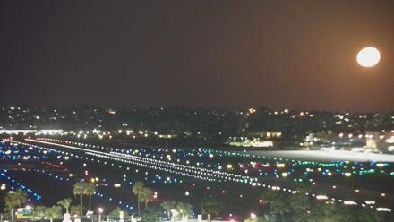 SD Lindbergh Airport & Bay Live Webcam - Jan 31, 2026, 5:49am PST