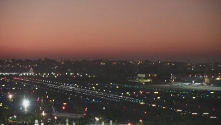 SD Lindbergh Airport & Bay Live Webcam - Dec 18, 2025, 5:26pm PST