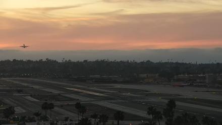 SD Lindbergh Airport & Bay Live Webcam - Mar 21, 2026, 7:11pm PDT