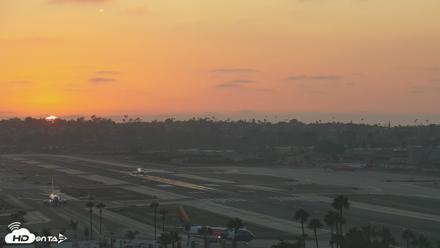 SD Lindbergh Airport & Bay Live Webcam - Aug 7, 2026, 7:40pm PDT