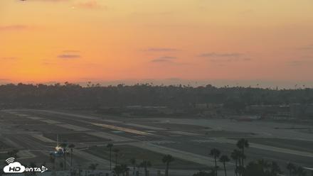 SD Lindbergh Airport & Bay Live Webcam - Aug 7, 2026, 7:40pm PDT