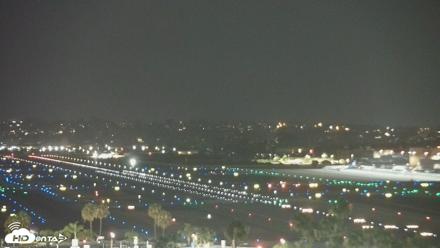 SD Lindbergh Airport & Bay Live Webcam - Apr 29, 2026, 11:47pm PDT