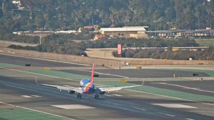 SD Lindbergh Airport & Bay Live Webcam - Nov 10, 2025, 11:16am PST