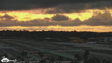 SD Lindbergh Airport & Bay Live Webcam - Apr 21, 2026, 7:29pm PDT