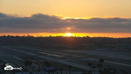 SD Lindbergh Airport & Bay Live Webcam - Jul 22, 2026, 7:50pm PDT