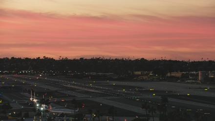 SD Lindbergh Airport & Bay Live Webcam - Dec 4, 2025, 5:01pm PST