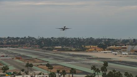 SD Lindbergh Airport & Bay Live Webcam - Dec 24, 2025, 9:13am PST