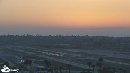 SD Lindbergh Airport & Bay Live Webcam - Jul 19, 2026, 7:55pm PDT