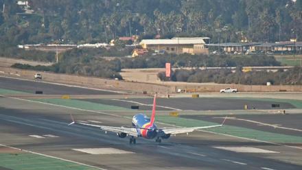 SD Lindbergh Airport & Bay Live Webcam - Nov 10, 2025, 11:26am PST