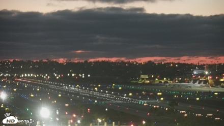 SD Lindbergh Airport & Bay Live Webcam - Aug 15, 2026, 8:10pm PDT
