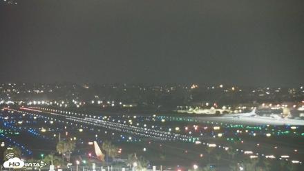 SD Lindbergh Airport & Bay Live Webcam - Jun 7, 2026, 10:39pm PDT