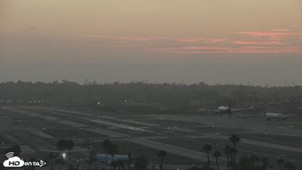 SD Lindbergh Airport & Bay Live Webcam - Jul 17, 2026, 8:09pm PDT