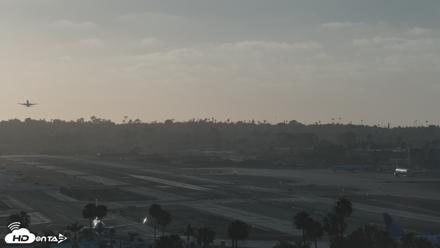 SD Lindbergh Airport & Bay Live Webcam - Apr 16, 2026, 6:42pm PDT