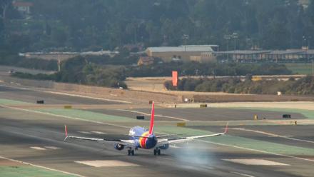 SD Lindbergh Airport & Bay Live Webcam - Nov 7, 2025, 1:59pm PST