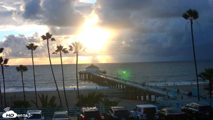 Manhattan Beach Pier Ultra HD Live Webcam - Oct 22, 2026, 5:48pm PDT