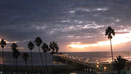 Manhattan Beach Pier Ultra HD Live Webcam - Oct 14, 2025, 6:45pm PDT
