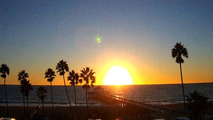 Manhattan Beach Pier Ultra HD Live Webcam - Oct 15, 2025, 6:07pm PDT