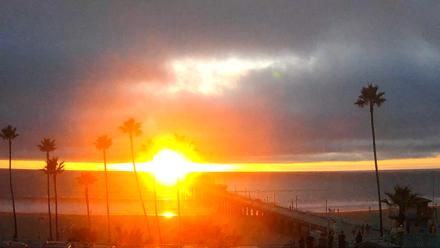 Manhattan Beach Pier Ultra HD Live Webcam - Nov 6, 2025, 4:51pm PST