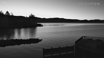Tahoe Vista Lake Tahoe Live Webcam - Oct 21, 2025, 7:03am PDT