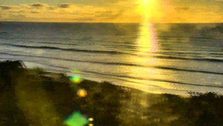 Del Mar Beach Overlook Roaming Live Webcam - Dec 27, 2025, 4:25pm PST