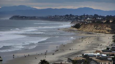 Del Mar Beach Overlook Roaming Live Webcam - Nov 22, 2025, 3:45pm PST