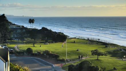 Del Mar Beach Overlook Roaming Live Webcam - Jan 8, 2026, 4:21pm PST