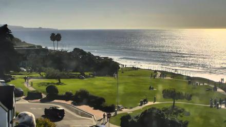 Del Mar Beach Overlook Roaming Live Webcam - Dec 25, 2025, 1:25pm PST