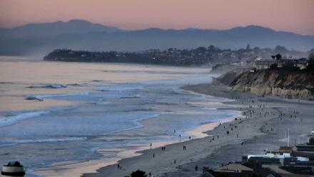 Del Mar Beach Overlook Roaming Live Webcam - Jan 13, 2026, 5:05pm PST