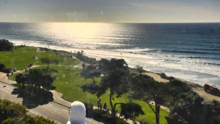 Del Mar Beach Overlook Roaming Live Webcam - Dec 25, 2025, 1:23pm PST