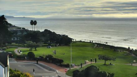 Del Mar Beach Overlook Roaming Live Webcam - Jan 2, 2026, 3:49pm PST