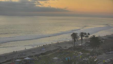 Del Mar Beach Overlook Roaming Live Webcam - Jul 4, 2025, 8:04pm PDT