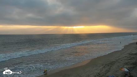 Carlsbad Beach Surf Live Webcam - May 21, 2026, 7:21pm PDT