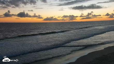 Carlsbad Beach Surf Live Webcam - Apr 21, 2026, 7:39pm PDT