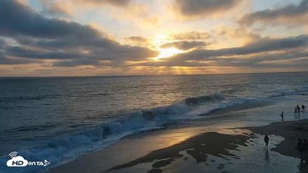 Carlsbad Beach Surf Live Webcam - Jul 13, 2026, 7:40pm PDT