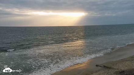 Carlsbad Beach Surf Live Webcam - May 3, 2026, 6:56pm PDT