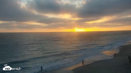 Carlsbad Beach Surf Live Webcam - Jun 14, 2026, 7:41pm PDT