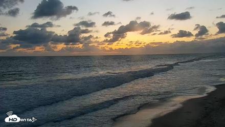Carlsbad Beach Surf Live Webcam - May 27, 2026, 7:54pm PDT