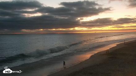 Carlsbad Beach Surf Live Webcam - Aug 14, 2026, 8:04pm PDT