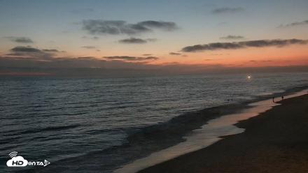 Carlsbad Beach Surf Live Webcam - Aug 11, 2026, 8:15pm PDT